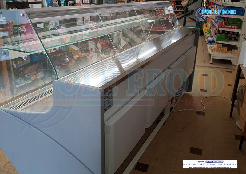 Vitrine type traiteur traditionnel en froid commercial