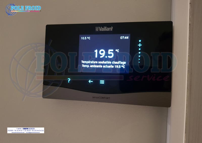 Panneau de contrôle d'une installation de PAC pour particulier de la marque Vaillant